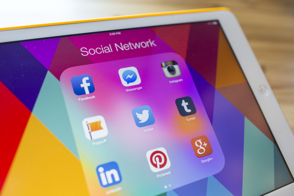 Photo illustration article Comment votre profil sur les réseaux sociaux influence vos futurs recruteurs